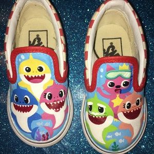 Custom hand painted baby shark vans 5c